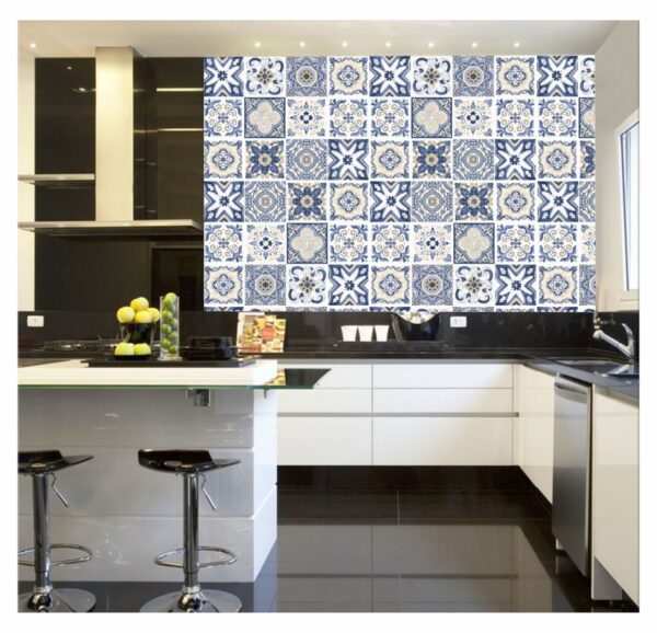 Papel de parede adesivo azulejo português 3m x 52cm lavável 1 Papel de parede adesivo azulejo português aplicado em parede de cozinha moderna